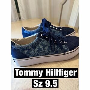 Tommy Hilfiger Blue Suede and Logo sneakers sz 9.5